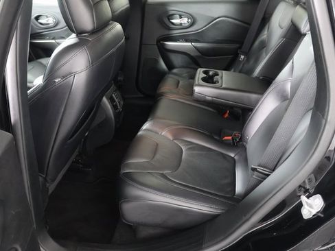 Used 2019 Jeep Cherokee Limited image 17