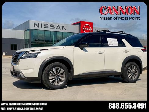 Used 2023 Nissan Pathfinder SL FWD image 1