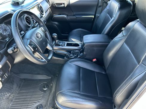 Used 2023 Toyota Tacoma TRD Off-Road w/ TRD Premium Off Road Package image 19