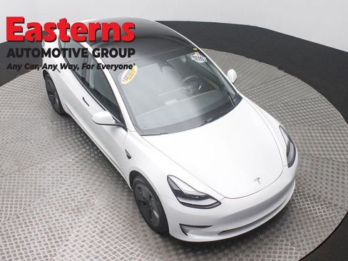 Used 2023 Tesla Model 3 Standard Range image 3