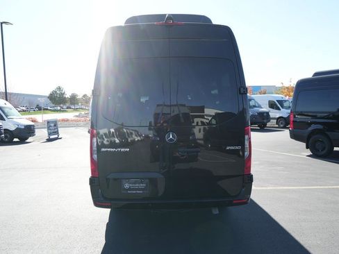 Used 2024 Mercedes-Benz Sprinter 2500 image 6