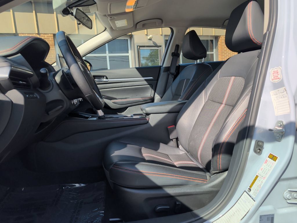 Used 2025 Nissan Altima 2.5 SR AWD/4WD image 12