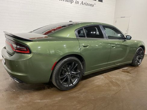 Used 2018 Dodge Charger SXT w/ Blacktop Package image 3