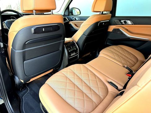 Certified 2025 BMW X7 xDrive40i w/ Premium Package image 20