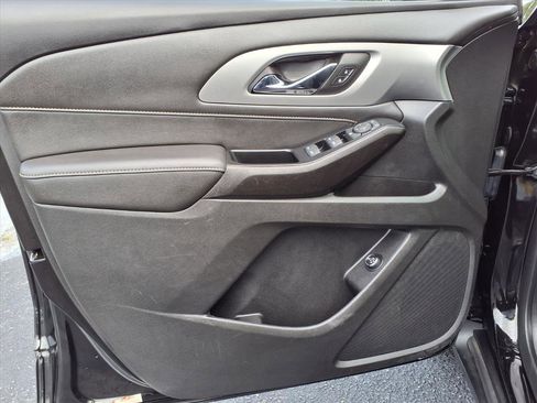 Used 2023 Chevrolet Traverse LT image 12