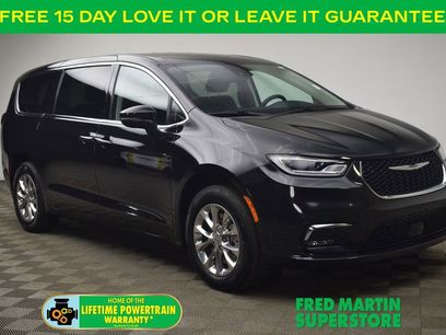 Used 2023 Chrysler Pacifica Touring-L