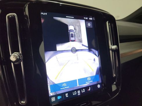 Certified 2025 Volvo XC40 B5 Plus image 29