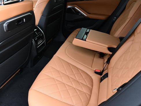 New 2026 BMW X6 xDrive40i w/ Climate Comfort Package image 11