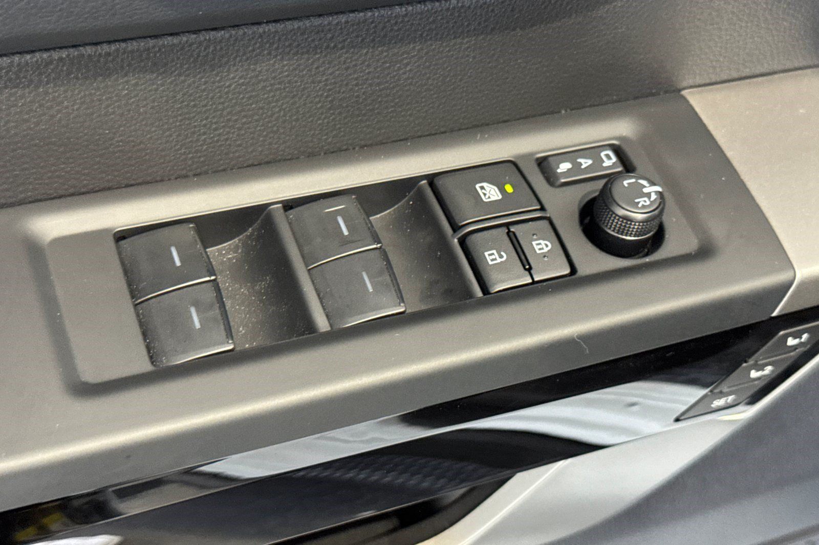 Used 2026 Toyota Tundra Limited AWD/4WD image 13