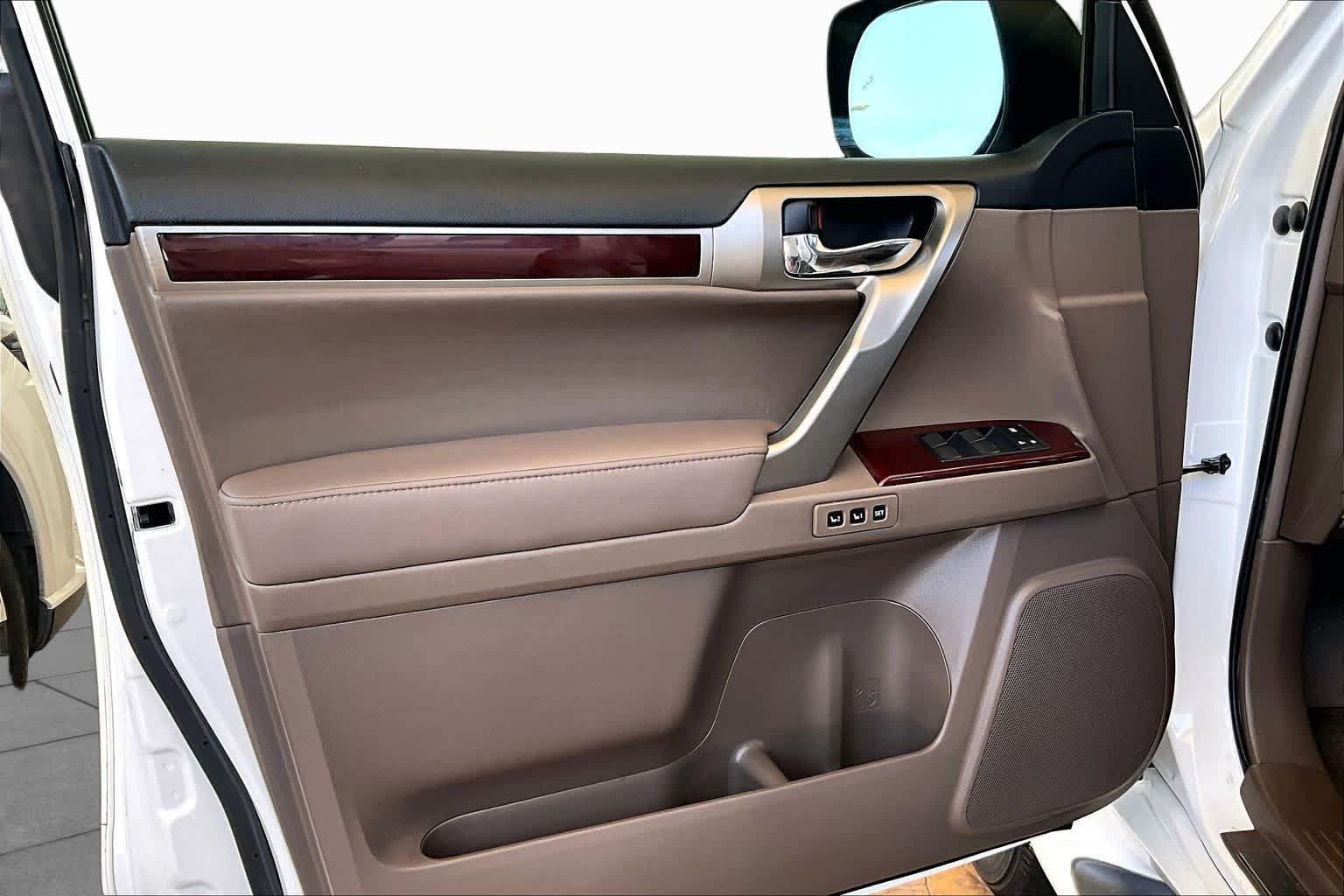 Used 2019 Lexus GX 460 Luxury AWD/4WD image 19