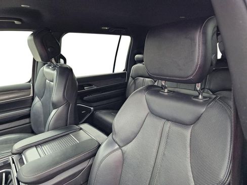 Used 2024 Jeep Wagoneer L Series II image 18