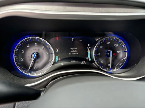 Used 2024 Chrysler Pacifica Touring-L image 43