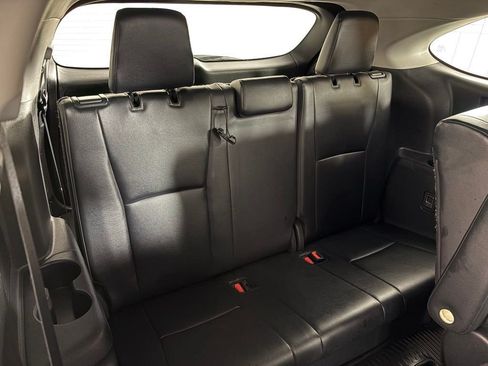 Used 2024 Toyota Highlander XLE FWD image 40