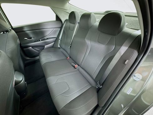 Certified 2025 Hyundai Elantra SE image 23