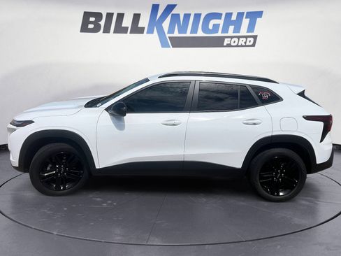 Used 2025 Chevrolet Trax ACTIV w/ Driver Confidence Package FWD image 2