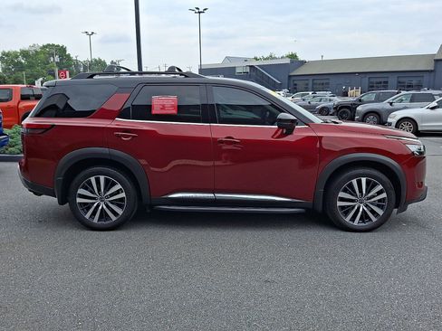 Certified 2022 Nissan Pathfinder Platinum w/ Cargo Package AWD/4WD image 8