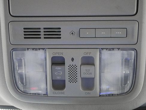 Used 2016 Honda Pilot Touring image 26