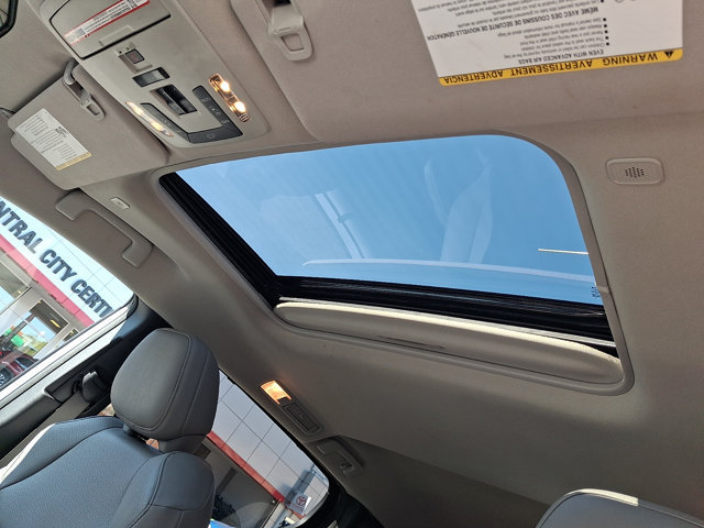 Certified 2025 Toyota Sienna XLE FWD image 17