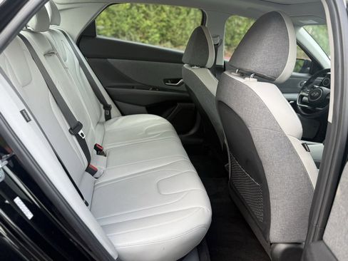 Used 2024 Hyundai Elantra Limited image 22