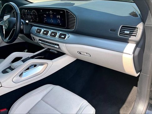 Used 2025 Mercedes-Benz GLS 450 4MATIC image 23