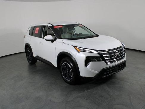 Certified 2025 Nissan Rogue SV image 11