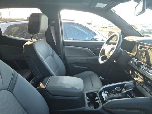 Used 2024 Chevrolet Colorado ZR2 w/ ZR2 Convenience Package III image 4