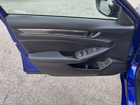 Used 2022 Honda Accord Sport image 11