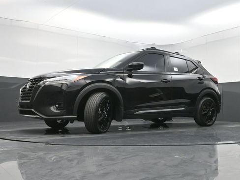 Used 2023 Nissan Kicks SR w/ SR Premium Package FWD image 27