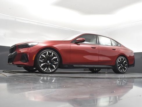 Certified 2025 BMW 530i w/ M Sport Package RWD image 37