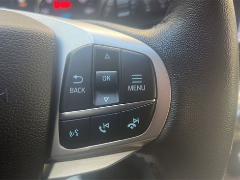 Used 2022 Ford Explorer XLT image 28