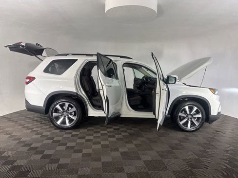 Certified 2025 Honda Pilot Elite image 17