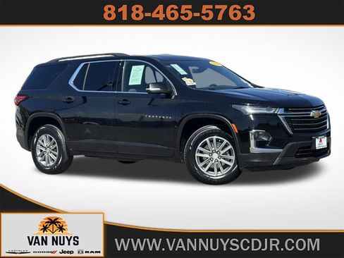 Used 2023 Chevrolet Traverse LT image 1