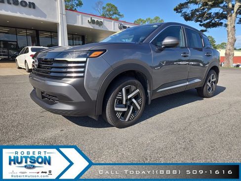 Used 2025 Nissan Kicks SV w/ Illumination Package FWD image 2