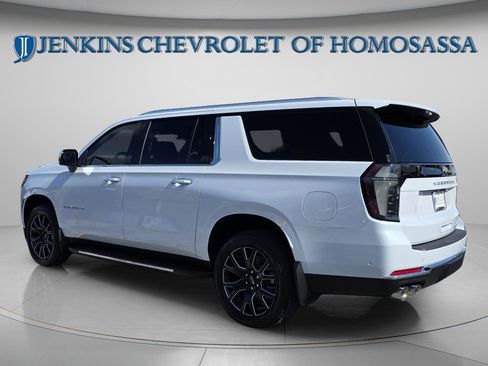 New 2026 Chevrolet Suburban Premier image 4