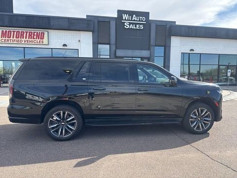 Used 2023 Cadillac Escalade ESV Sport image 3