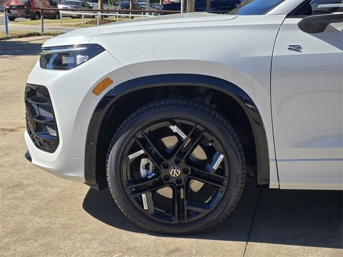 New 2026 Volkswagen Tiguan SE R-Line image 5