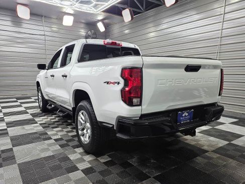 Used 2024 Chevrolet Colorado W/T w/ WT Convenience Package II AWD/4WD image 8