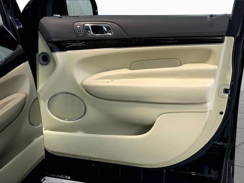 Used 2019 Lincoln MKT AWD image 22