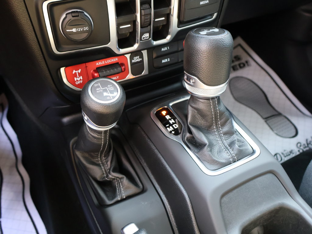 Used 2024 Jeep Wrangler Unlimited AWD/4WD image 36