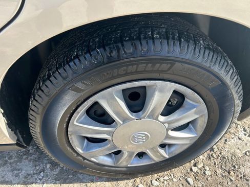 Used 2008 Buick LaCrosse CX image 10