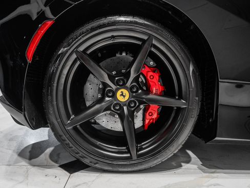 Used 2021 Ferrari F8 Tributo RWD image 17