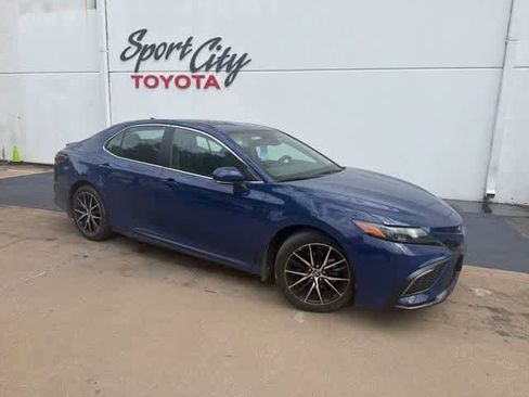 Used 2024 Toyota Camry SE w/ Convenience Package FWD image 5
