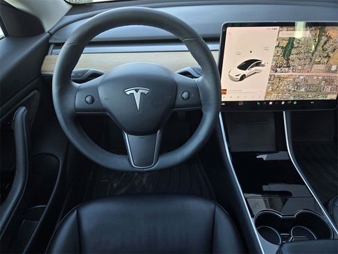 Used 2019 Tesla Model 3 Standard Range Plus image 13