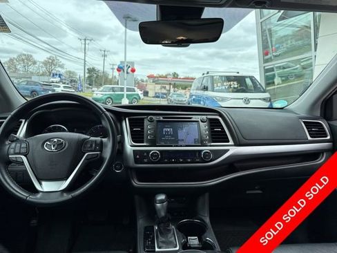 Used 2019 Toyota Highlander XLE AWD/4WD image 10