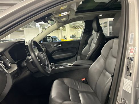 Certified 2025 Volvo XC60 B5 Plus image 10