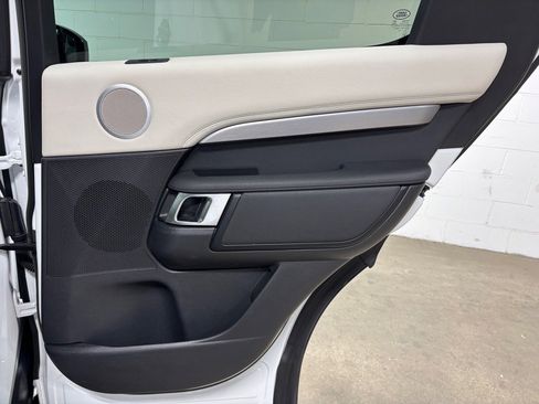 Used 2023 Land Rover Discovery S R-Dynamic image 42