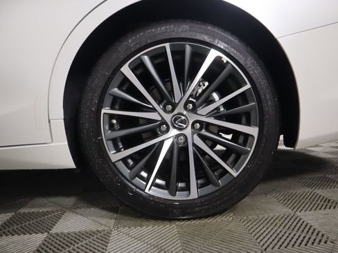 Certified 2025 Lexus ES 300h w/ Premium Package image 31