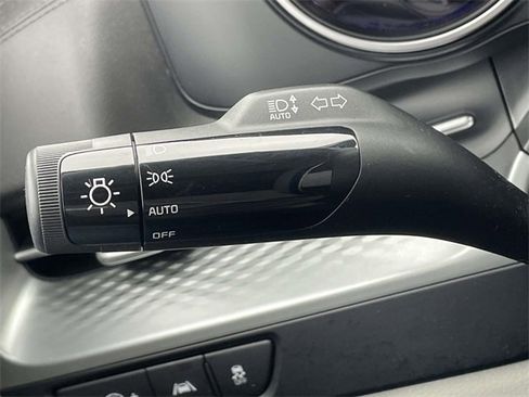 Used 2023 Kia Carnival LX image 21