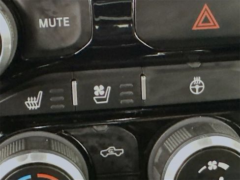 Used 2024 RAM 1500 Laramie image 28