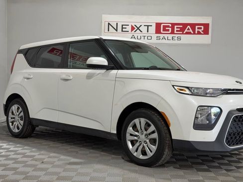 Used 2020 Kia Soul LX FWD image 2
